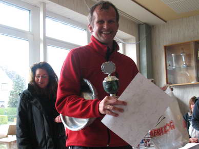 Platz 2 fr Manfred und *Taylor* im Geschicklichkeitswettbewerb.