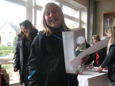 Platz 3 fr Labradorhndin *Laika* mit Ihrem stolzen Frauchen.