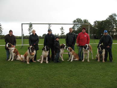 Zum Ende der Bernhardinerparade noch ein Gruppenfoto...